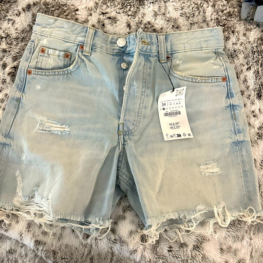 Zara High waisted distressed Jean shorts. NEVER WORN brand new with tags